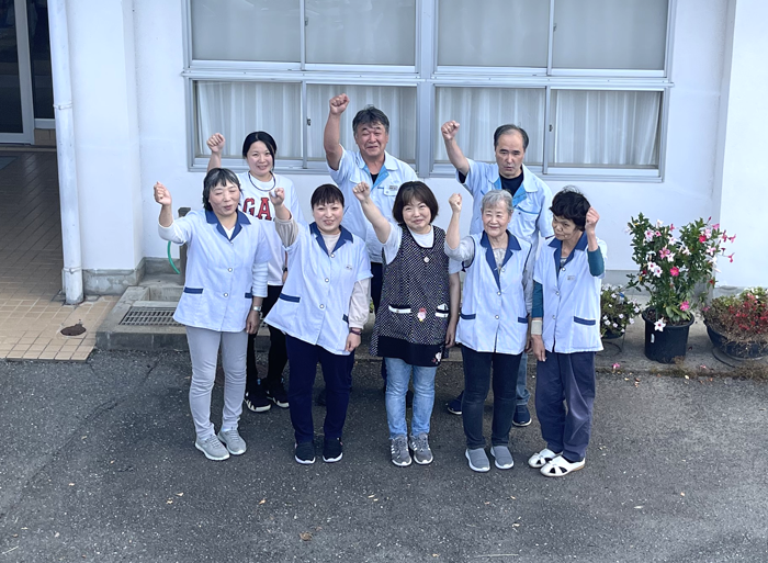 仕上社員の集合写真